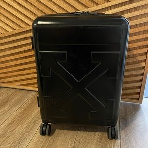 Off white carry on (black)